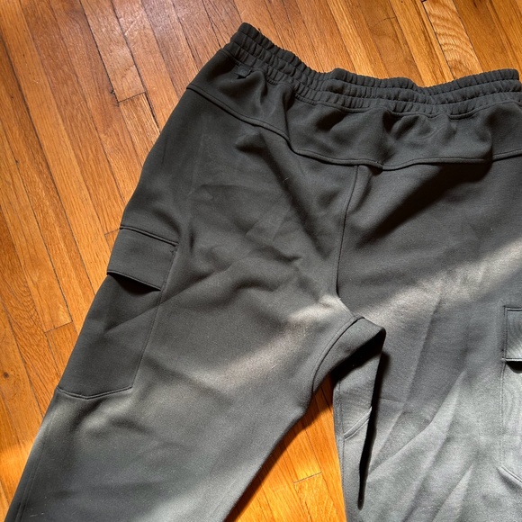 Lululemon Men's Cargo Joggers L Dark Green - Picture 6 of 6
